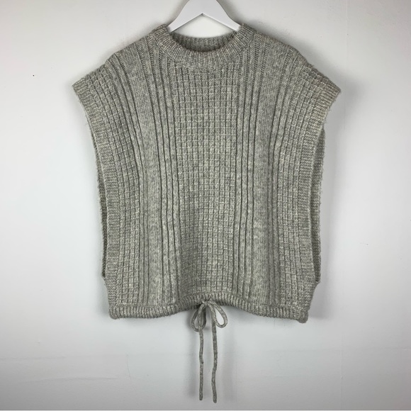 Universal Thread Sweaters - Universal Thread Sweater Vest One Size NWT